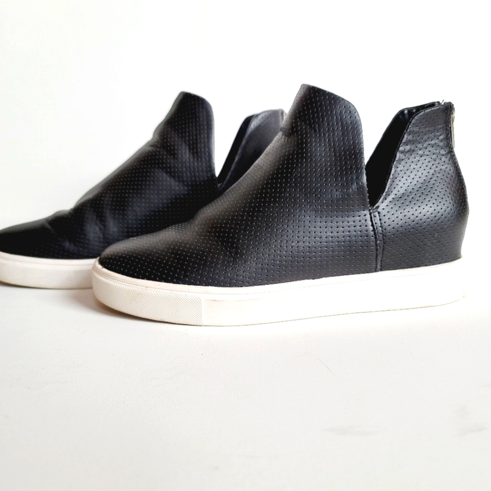 STEVE MADDEN Womens Black Pinhole 1" Platform V-Notch Cutouts Hidden Heel Georgi